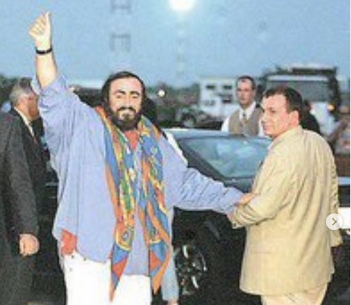 #TBT Un sonriente Pavarotti le cantó a Valencia (VÍDEO)