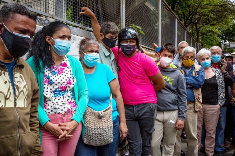 Tras las elecciones, Venezuela inició la semana con 801 nuevos casos de Covid-19
