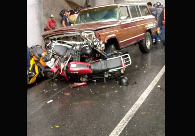 Accidente en la autopista Prados del Este dejó un muerto y varios heridos