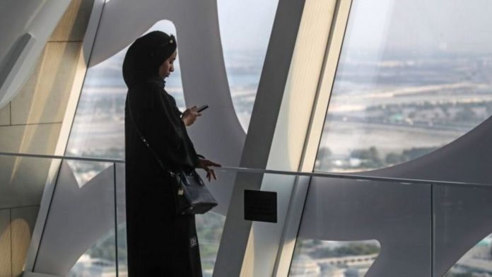 Emiratos Árabes Unidos establece una semana laboral de cuatro días y medio