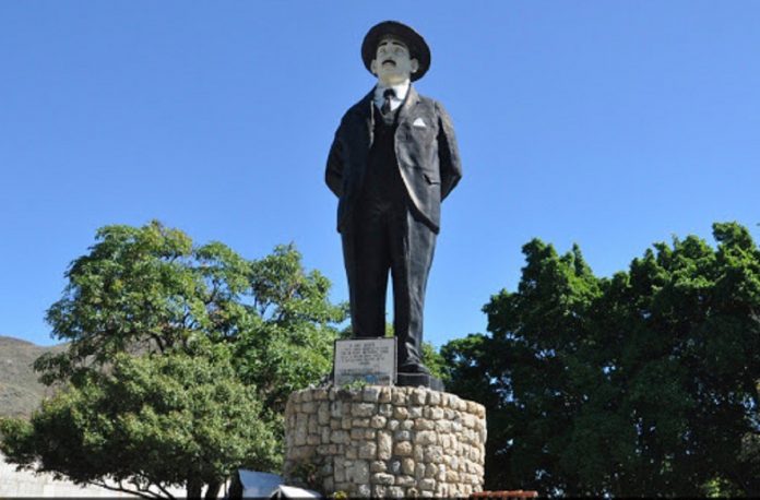 Robaron crucifijo de la estatua de José Gregorio Hernández en Boconó