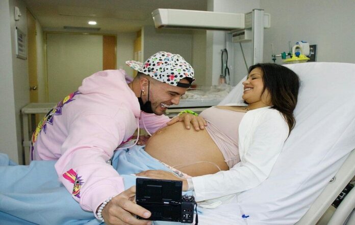 ¡Felicidades! Nació la bebé de Gustavo Elis y Karlis Romero (+Fotos)