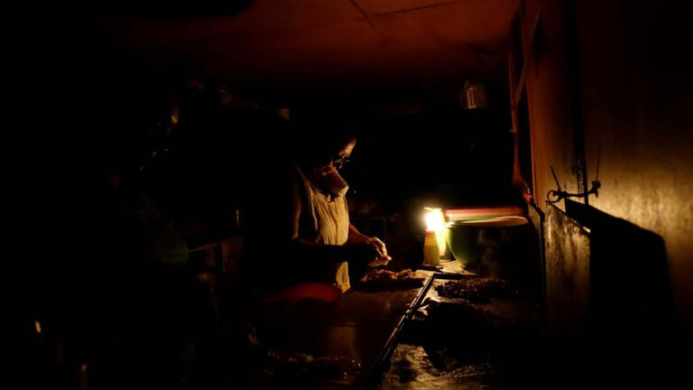 Usuarios reportaron falla del servicio eléctrico en varios sectores de Caracas