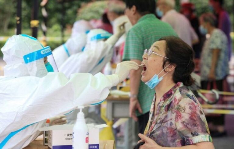 Ciudad de China pagará 1.570 dólares a quien de positivo en un test por coronavirus