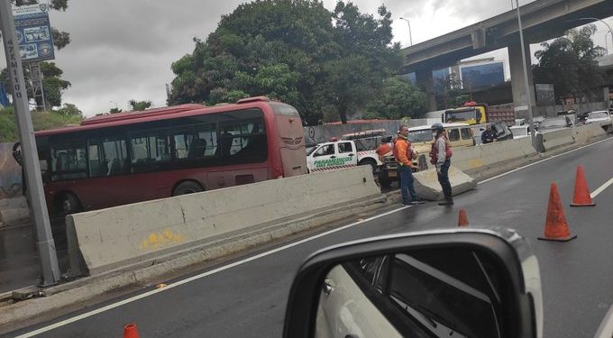 Accidente de tránsito dejó varios heridos en la autopista Gran Cacique Guaicaipuro
