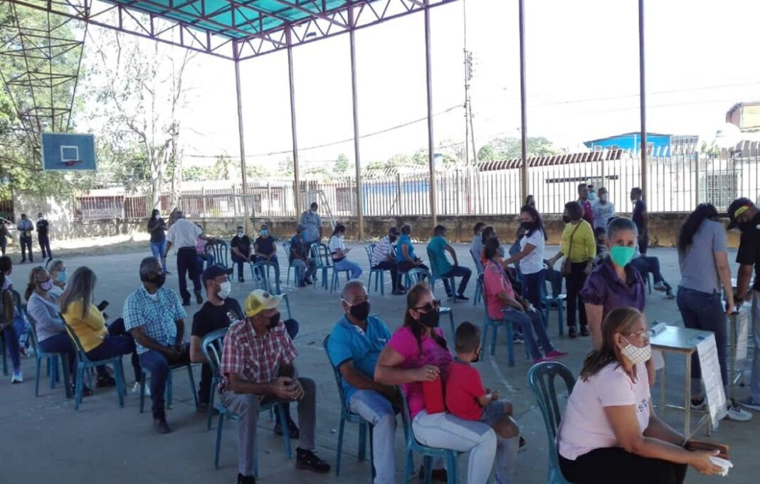 Electores de Barinas acuden a los centros de votación