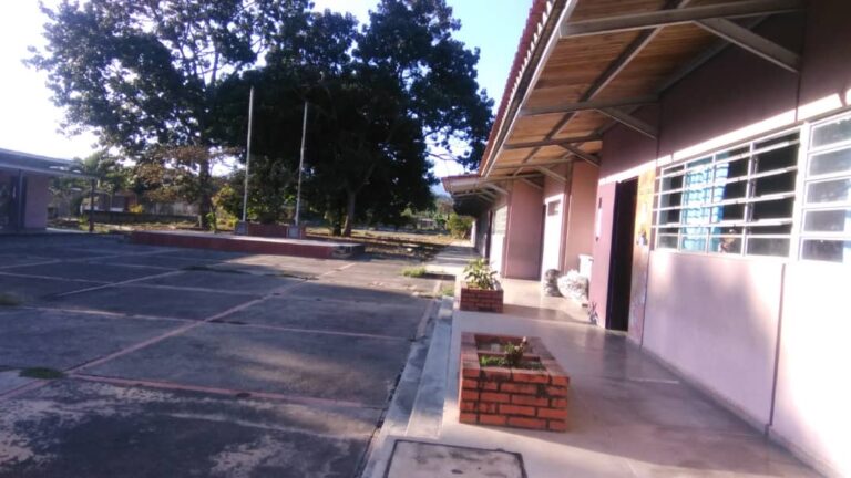 Escuela Teolinda Romero de Díaz en Carlos Arvelo espera ayuda