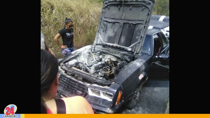 Vehículo se incendió en la autopista Puerto Cabello