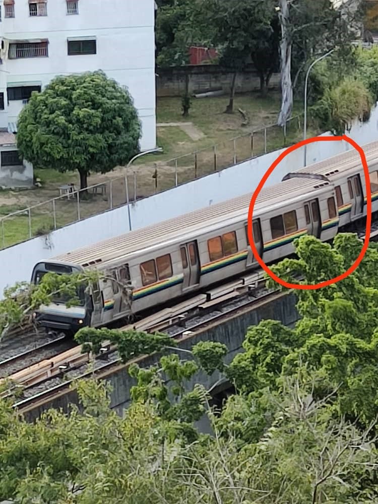 Un tren de la línea 2 del Metro de Caracas se descarriló