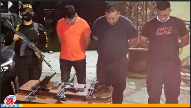 Detenidos tres funcionarios por intento de vender fusiles