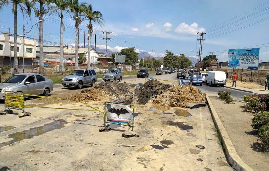 Imagua repara fuga de agua potable en segunda entrada de Ciudad Alianza