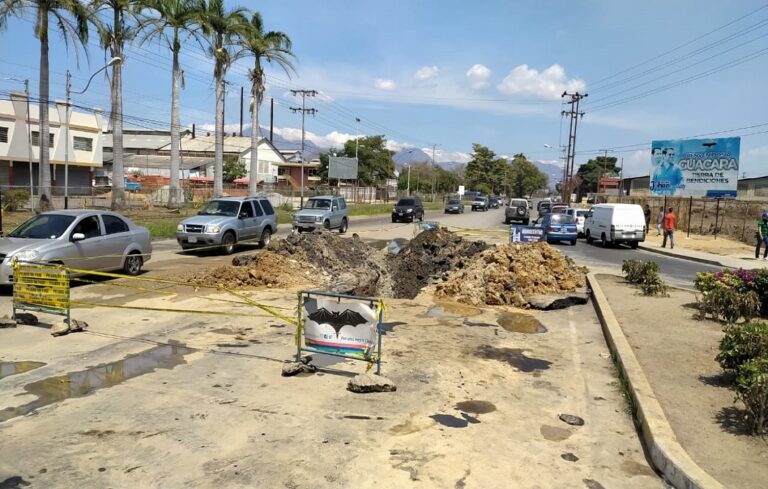 Imagua repara fuga de agua potable en la segunda entrada de Ciudad Alianza