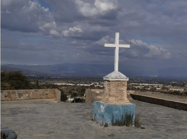 daño al Monumento a La Cruz