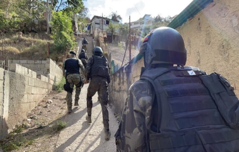 Maduro: Delincuentes de Tejerías entrenados por paramilitares colombianos
