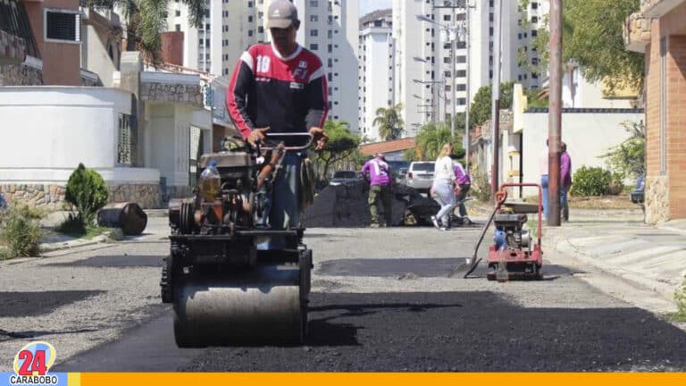 Aplican más de 60 toneladas de asfalto en Quintas del Norte y Casco Central de Naguanagua