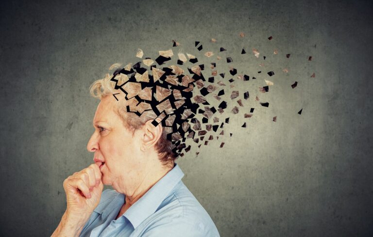 Padecer dos o más enfermedades crónicas aumenta el riesgo de demencia