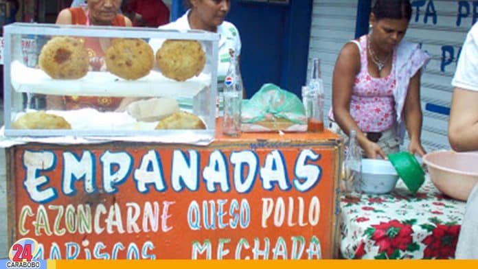 Empanaderas de Puerto Cabello esperan a sus clientes