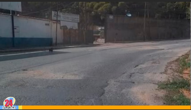 Piden asfaltado en San Pedro de Los Altos estado Miranda