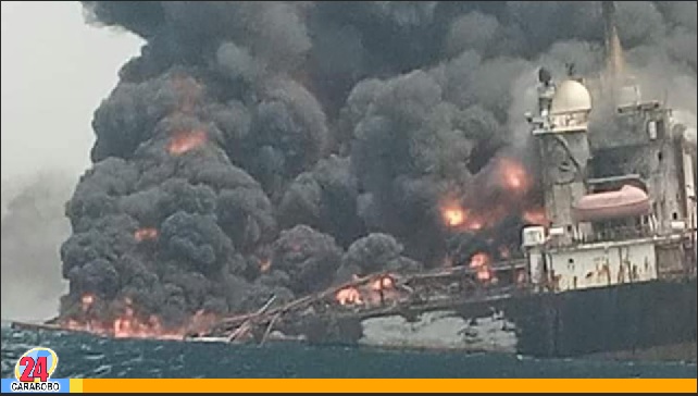 Explotó barco petrolero frente a las costas de Nigeria (VIDEO)
