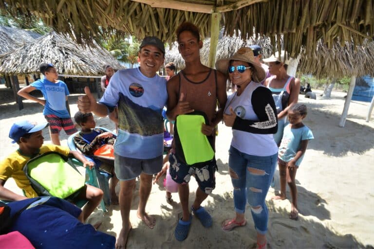 Escuela Punta Peñón Surf de Patanemo recibió ayuda