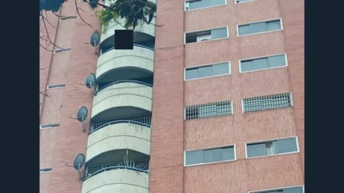 Hombre se lanzó al vacío en edificio de Plaza Venezuela