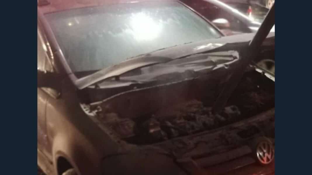 Vehículo se incendió en El Trigal la noche de este sábado (+Fotos)