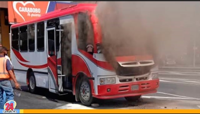 Incendio de un autobús en el Peaje La Entrada - Incendio de un autobús en el Peaje La Entrada