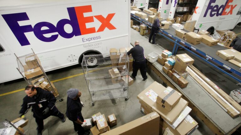 La empresa estadounidense FedEx suspendió envíos hacia o desde Venezuela