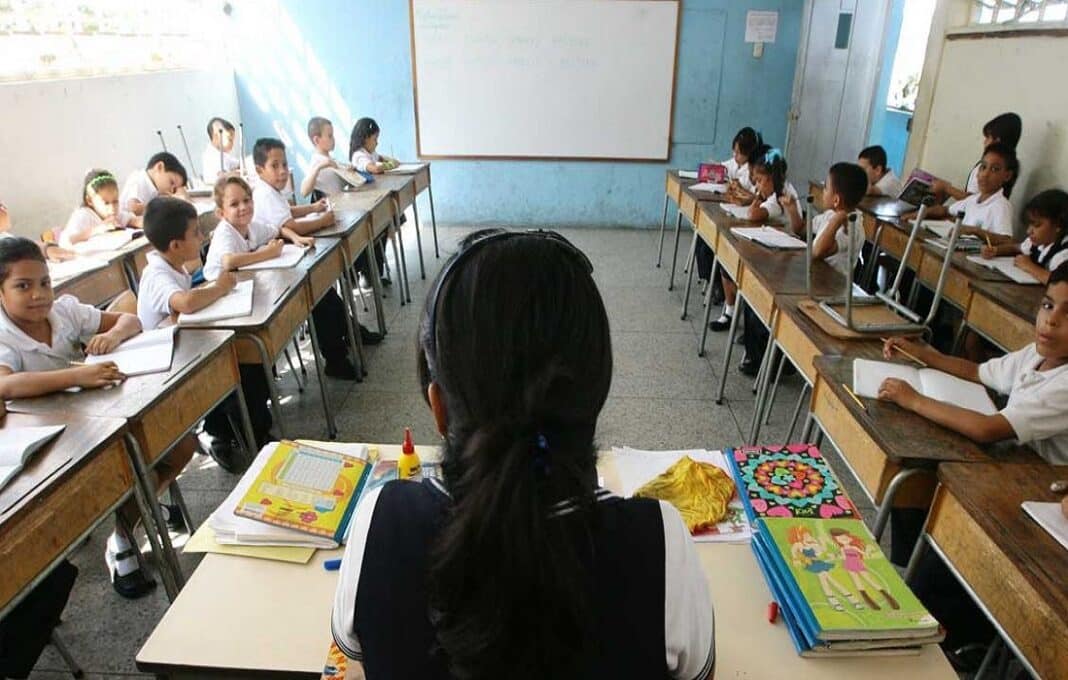Ministerio de Educación actualizó tablas salariales de los docentes