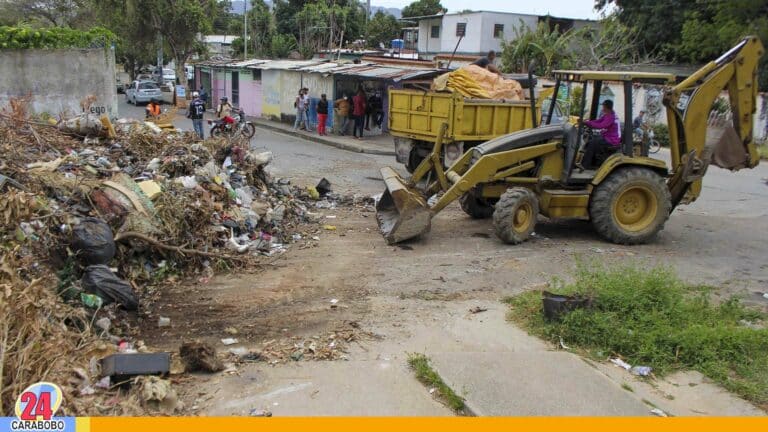 Realizan limpieza integral en callejón Los Pinos de Naguanagua