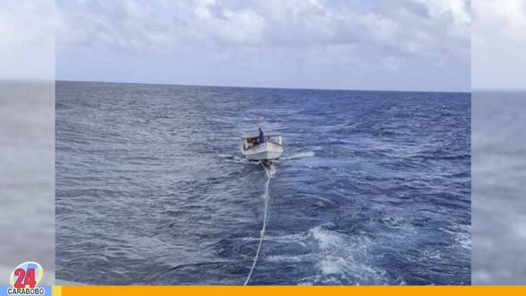 Rescatan con vida a pescadores de la embarcación «Mi Liz»