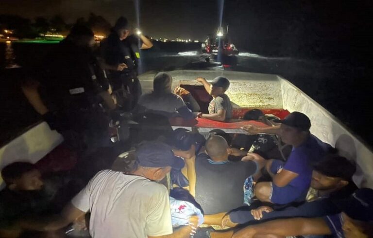 Aruba: detuvieron una embarcación con 11 venezolanos a bordo