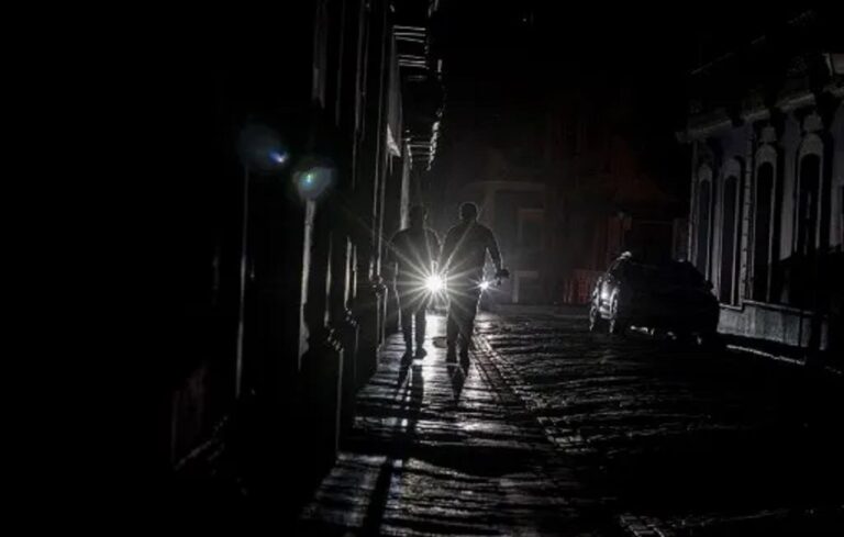 Fuerte apagón dejó sin luz a los habitantes de Puerto Rico