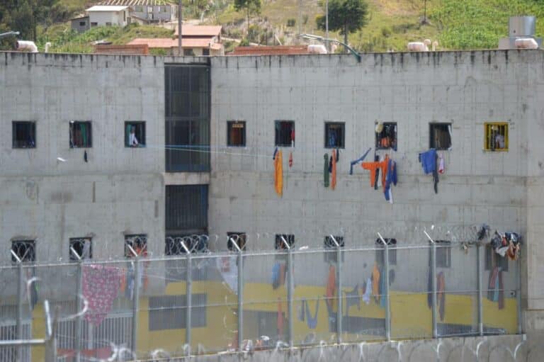 Ocho fallecidos es el saldo que dejó motín en cárcel de Cuenca