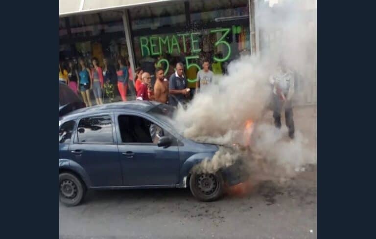 Vehículo se incendió este lunes en vía a Flor Amarillo (+Fotos)
