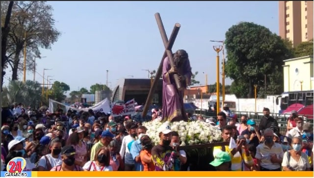 El Vía Crucis de la Esperanza se realizó en las calles de Valencia