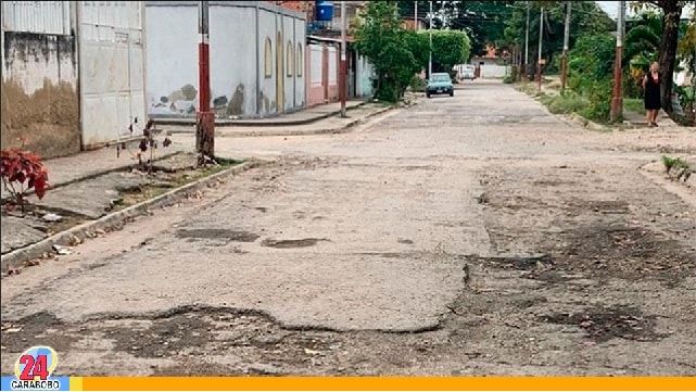 Piden asfaltado para calles de Caña de Azúcar en Maracay