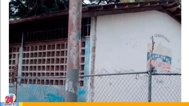 Escuela Los Hijos de Bolívar en Los Guayos espera por reparaciones