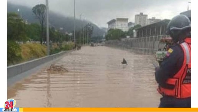 Aguaceros en Caracas mantienen en emergencia a varias zonas (VÍDEOS)