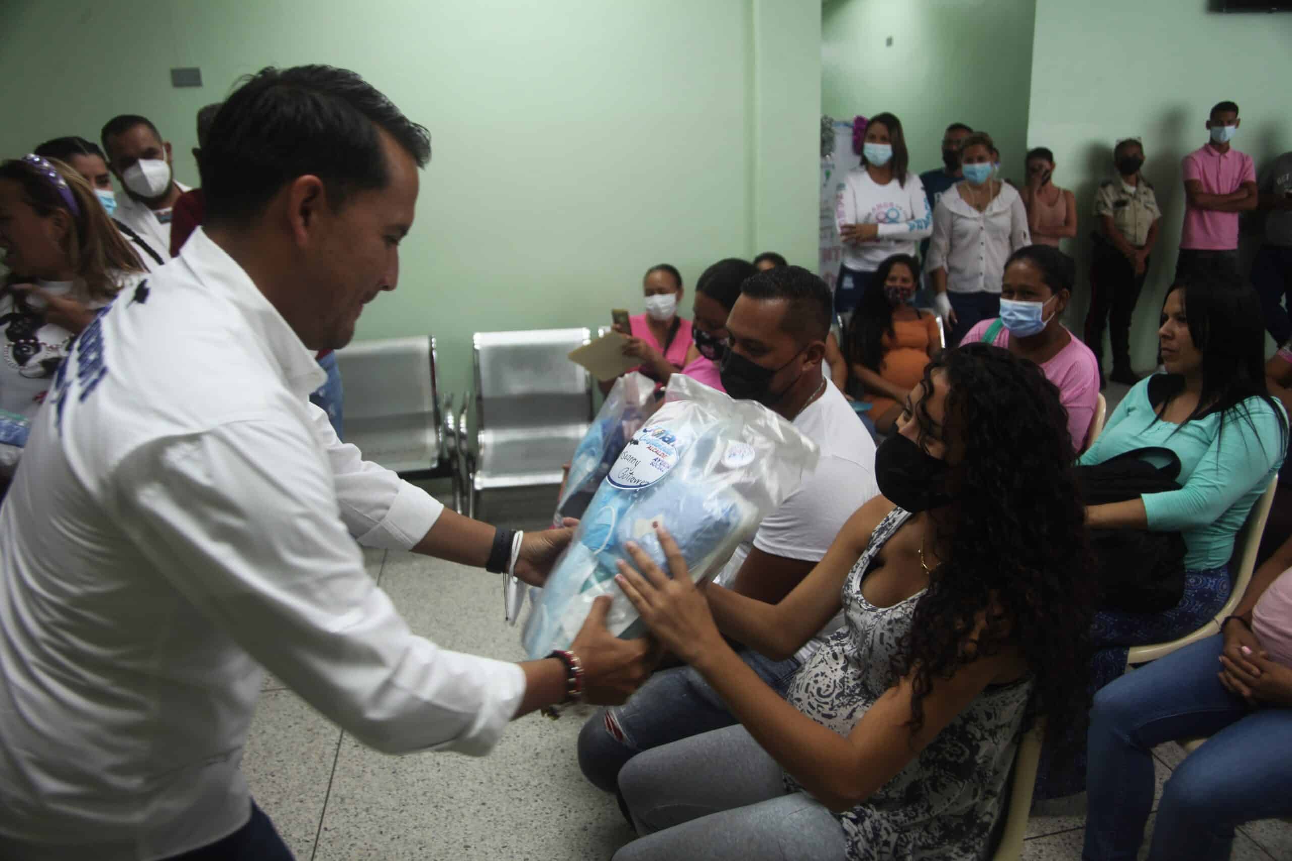 Entregan kits de parto en Guacara
