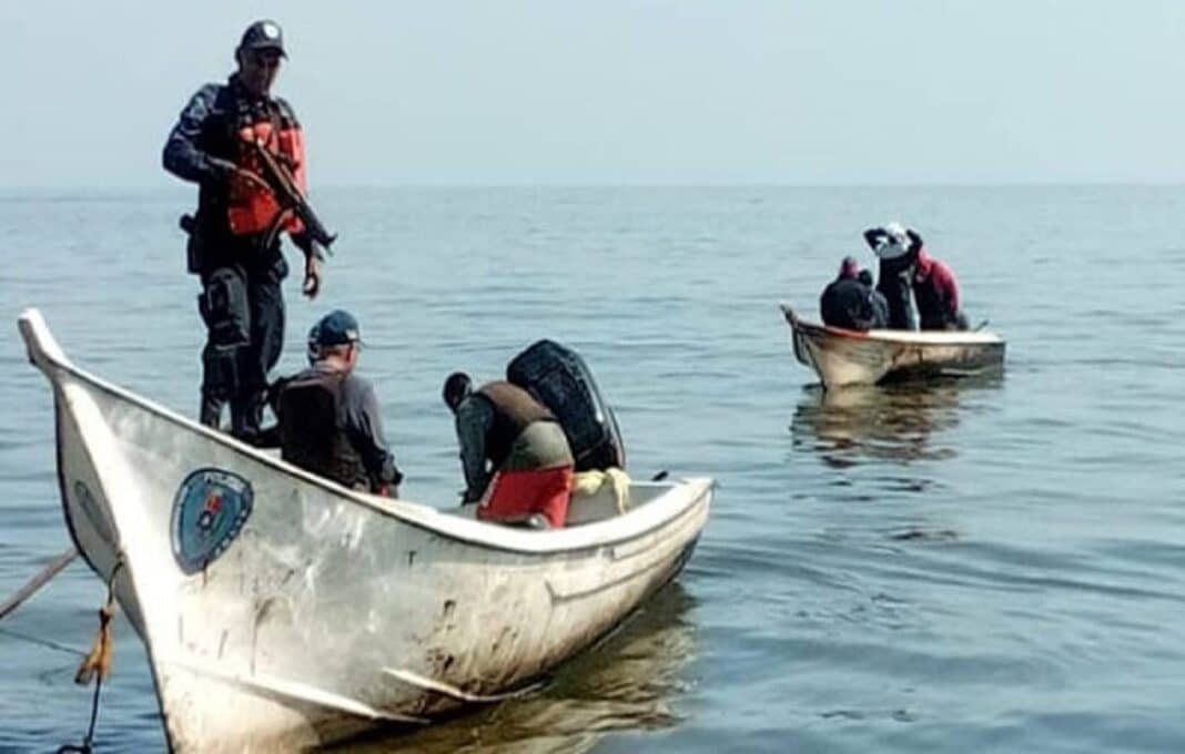 Rescatados ocho pescadores víctimas de robo en el Lago de Maracaibo
