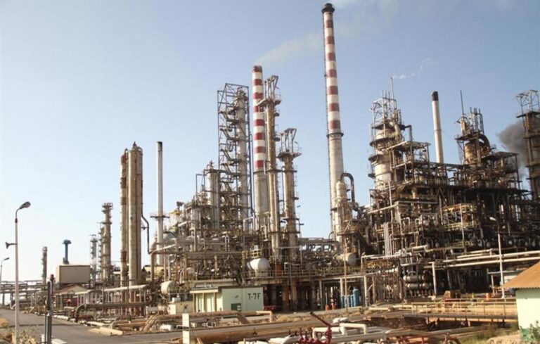 Reuters: Pdvsa suspendió producción de gasolina en la refinería Cardón