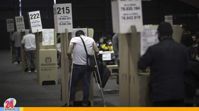 Los colombianos acuden a las urnas para elegir al nuevo presidente