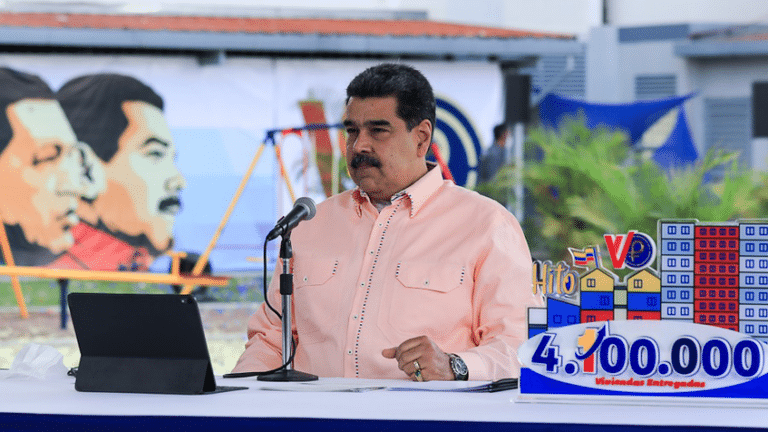 Nicolás Maduro aprobó 6.858 petros para la construcción de viviendas