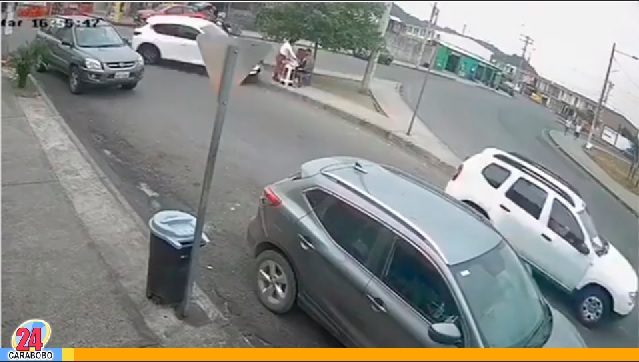 ¡Triste! Dos venezolanos fueron arrollados en Guayaquil (VÍDEO)
