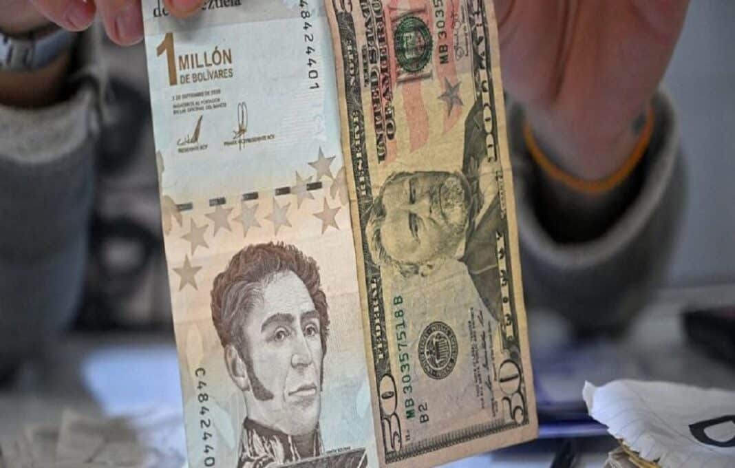 Bolívar se devaluó frente al dólar en el primer semestre del año