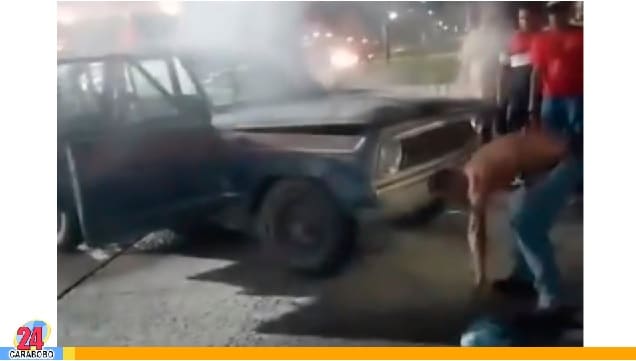 ¡Susto! Camioneta se incendió en la Estación de Servicio El Prado (VÍDEO)