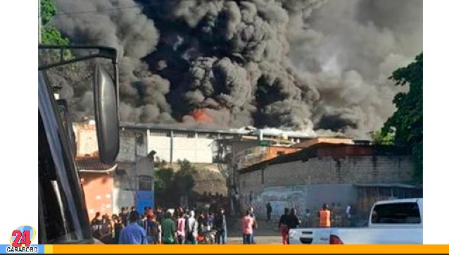 Fuerte incendio en Antímano, Ceballos: «no se descarta sabotaje» (FOTOS)