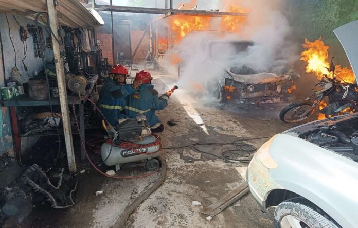 Incendio en taller mecánico de Güigüe dejó tres lesionados