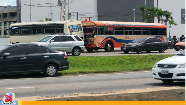 Reportaron colisión de autobuses frente a Metrópolis